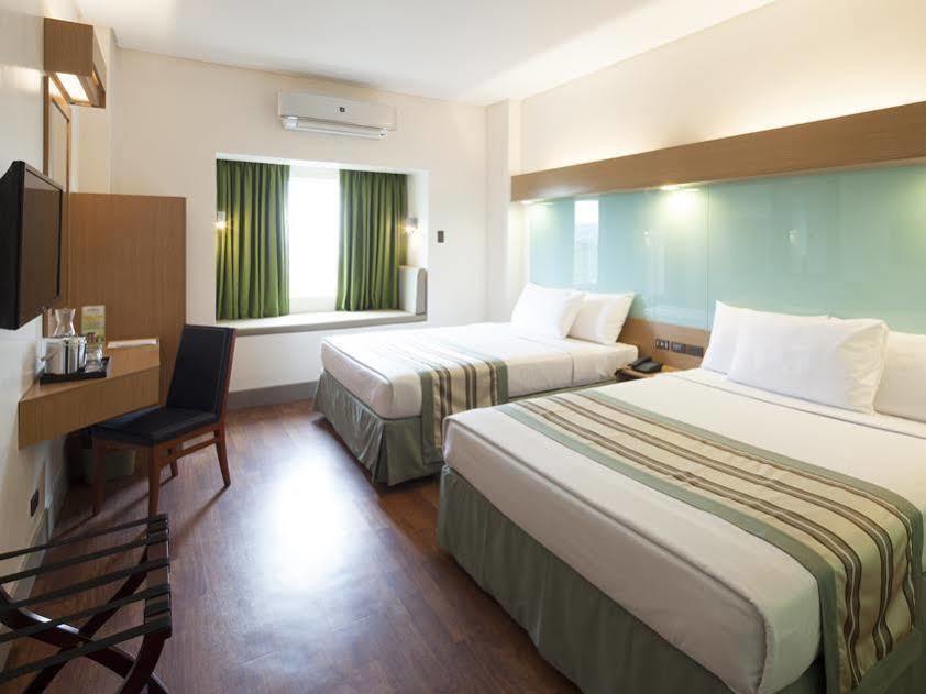 Microtel By Wyndham South Forbes Near Nuvali Santa Rosa  Exterior foto